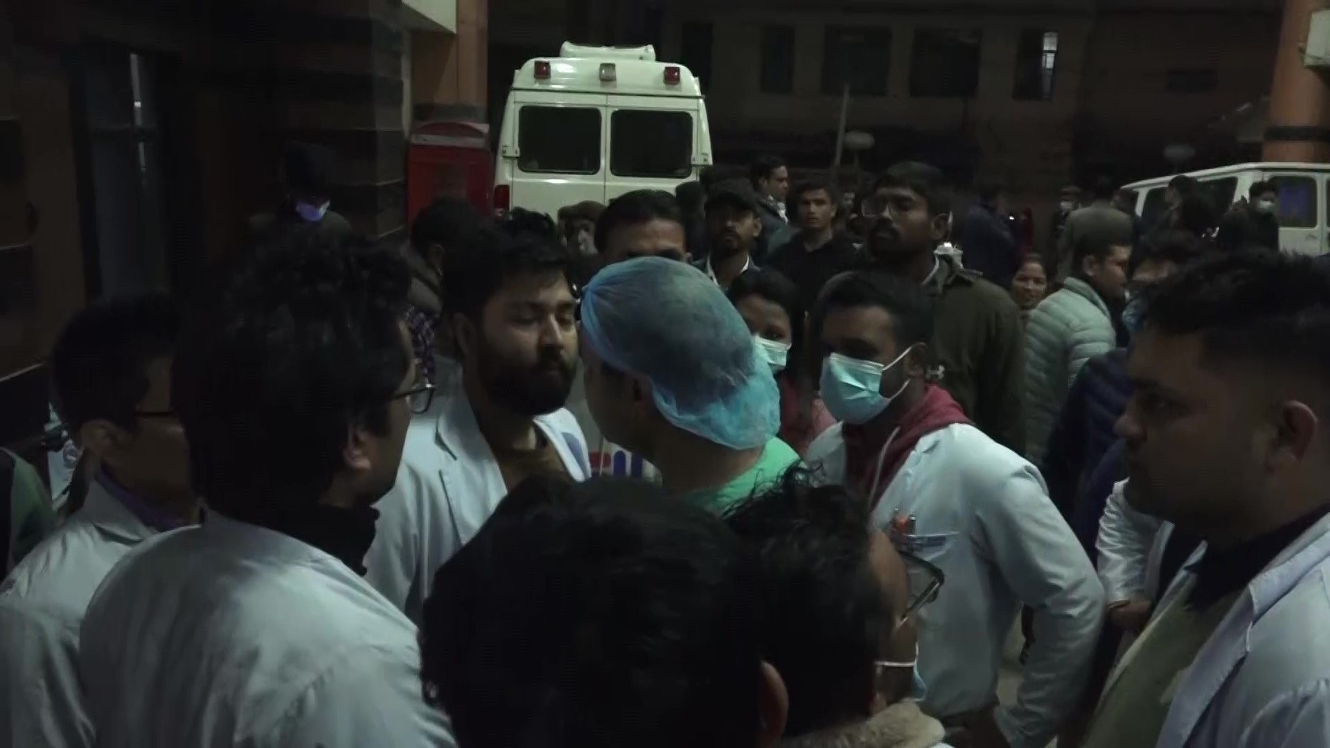 प्रहरीले चिकित्सक कुटेपछि वीर र ट्रमामा आन्दाेलनमा, सेवा ठप्प